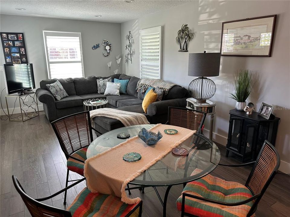 待售: $449,999 (2 贝兹, 1 浴室, 1029 平方英尺)