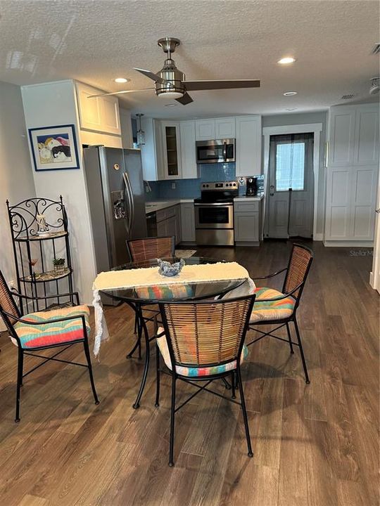 待售: $449,999 (2 贝兹, 1 浴室, 1029 平方英尺)