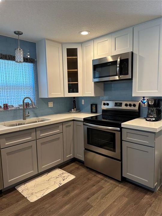 待售: $449,999 (2 贝兹, 1 浴室, 1029 平方英尺)