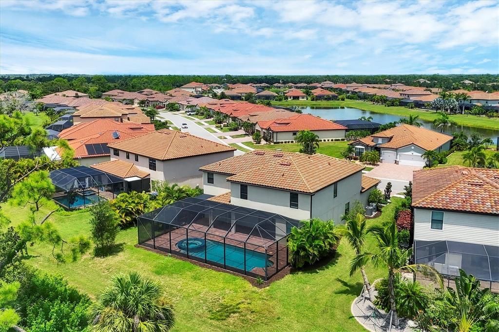 Под контрактом: $799,000 (6 спален, 4 ванн, 3905 Квадратных фут)