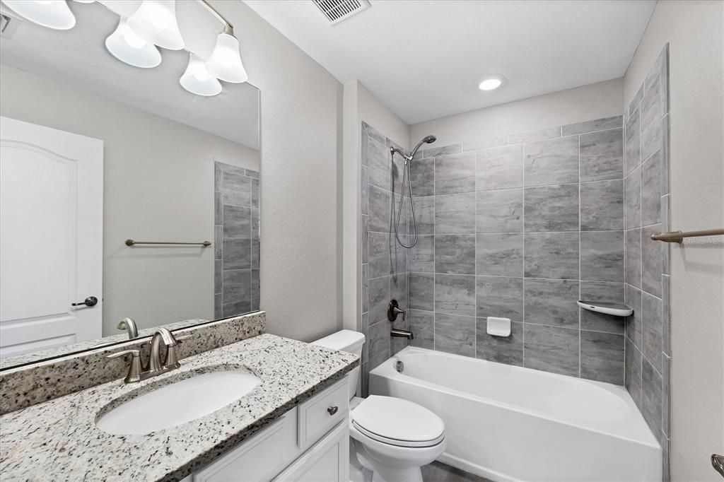 Под контрактом: $799,000 (6 спален, 4 ванн, 3905 Квадратных фут)