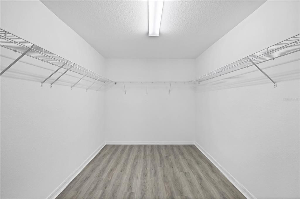 Под контрактом: $799,000 (6 спален, 4 ванн, 3905 Квадратных фут)