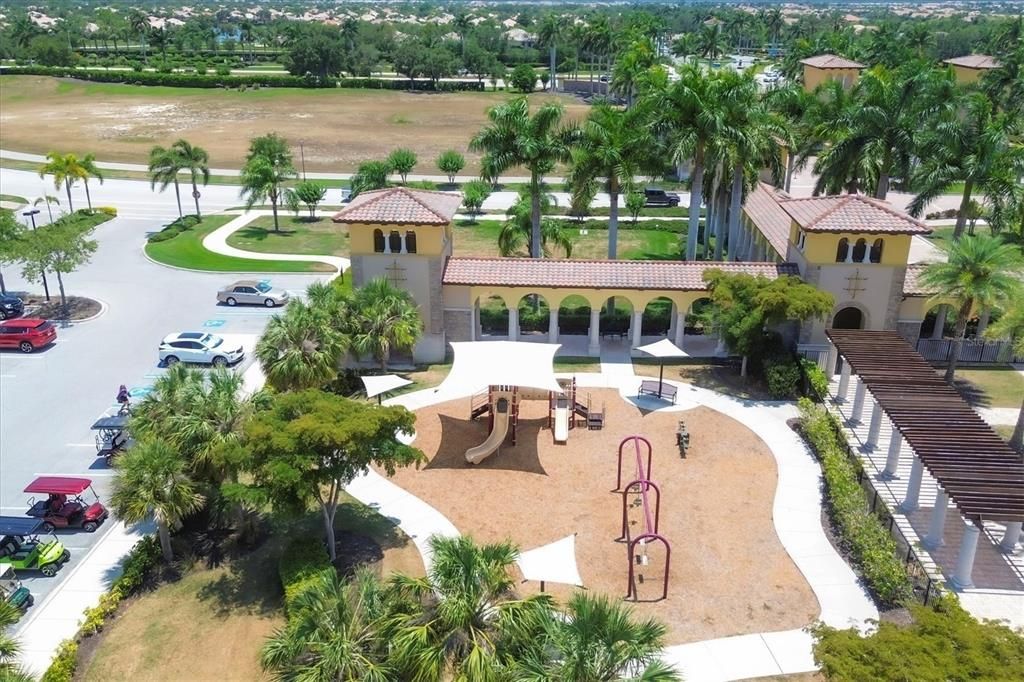 Под контрактом: $799,000 (6 спален, 4 ванн, 3905 Квадратных фут)