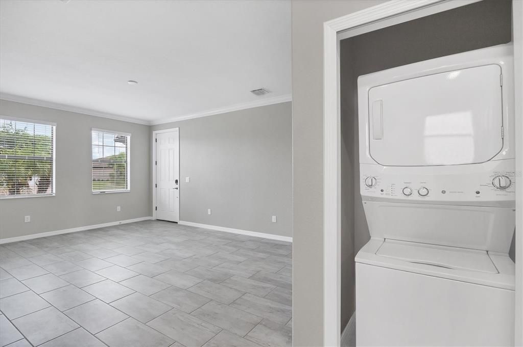 Под контрактом: $799,000 (6 спален, 4 ванн, 3905 Квадратных фут)