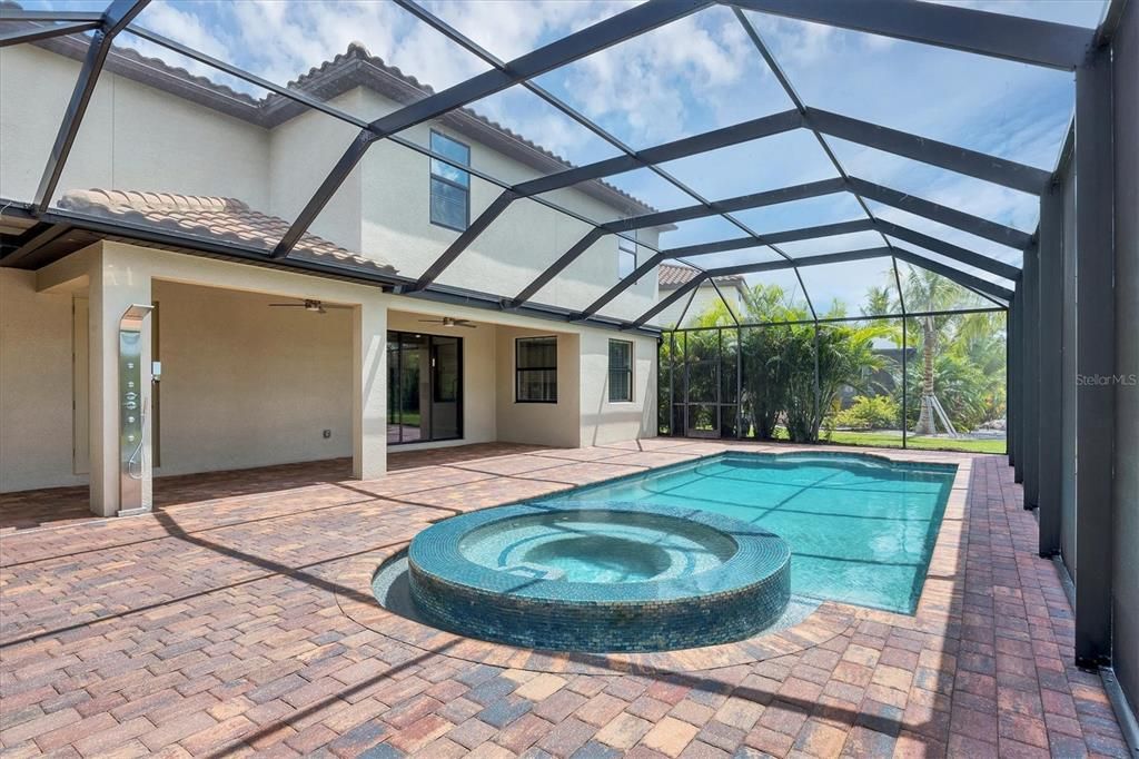 Под контрактом: $799,000 (6 спален, 4 ванн, 3905 Квадратных фут)