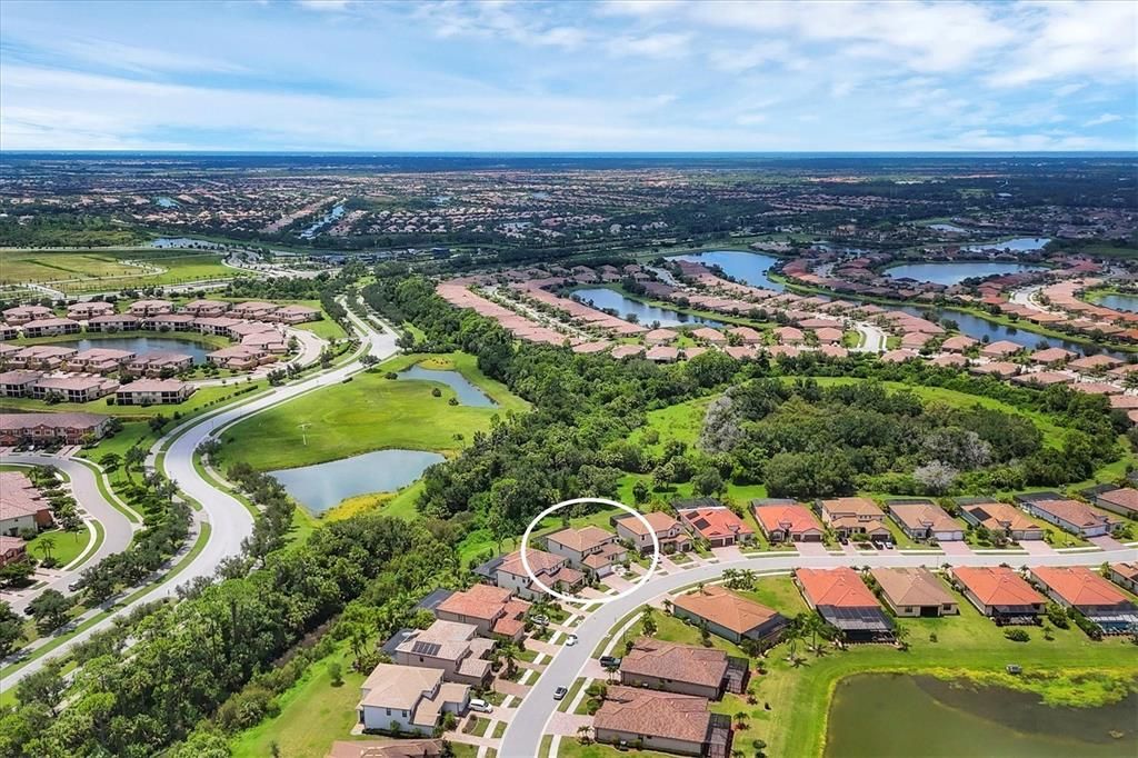 Под контрактом: $799,000 (6 спален, 4 ванн, 3905 Квадратных фут)