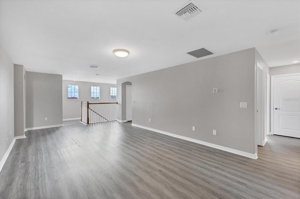 Под контрактом: $799,000 (6 спален, 4 ванн, 3905 Квадратных фут)