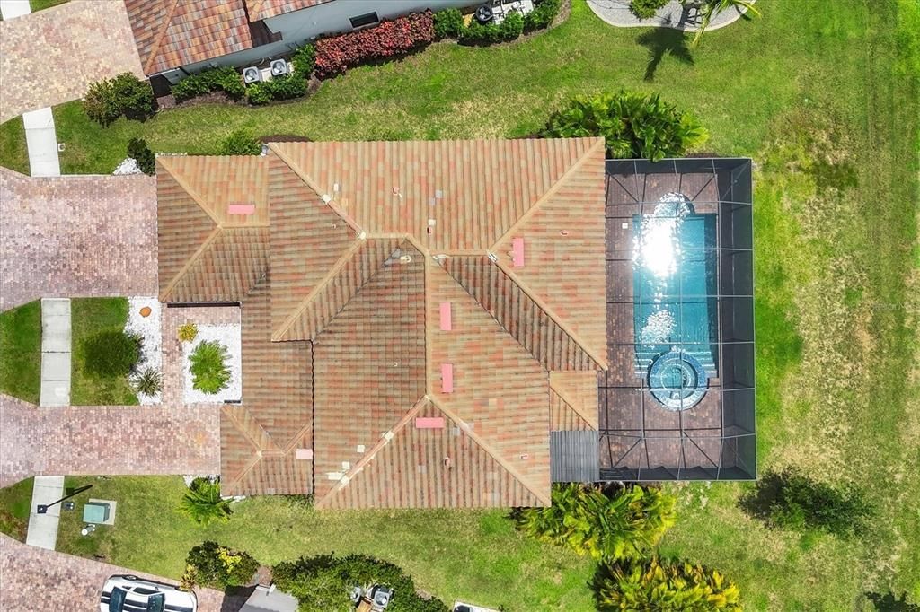 Под контрактом: $799,000 (6 спален, 4 ванн, 3905 Квадратных фут)