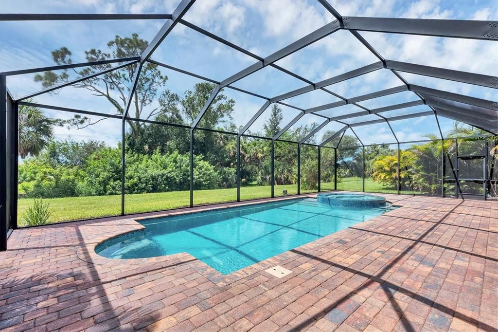 Под контрактом: $799,000 (6 спален, 4 ванн, 3905 Квадратных фут)