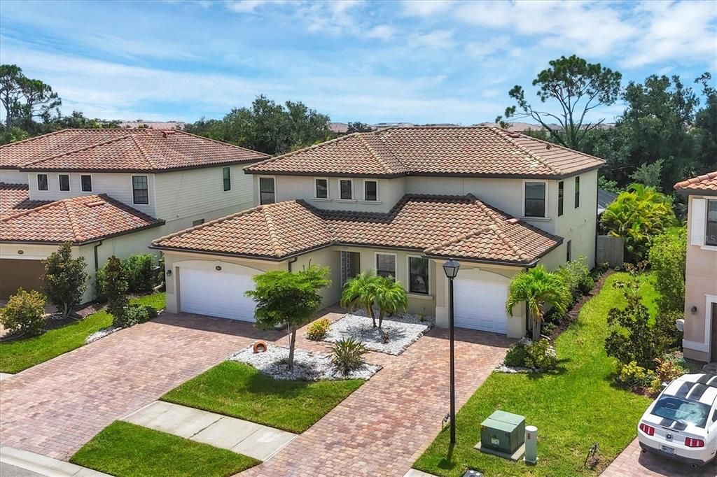 Под контрактом: $799,000 (6 спален, 4 ванн, 3905 Квадратных фут)