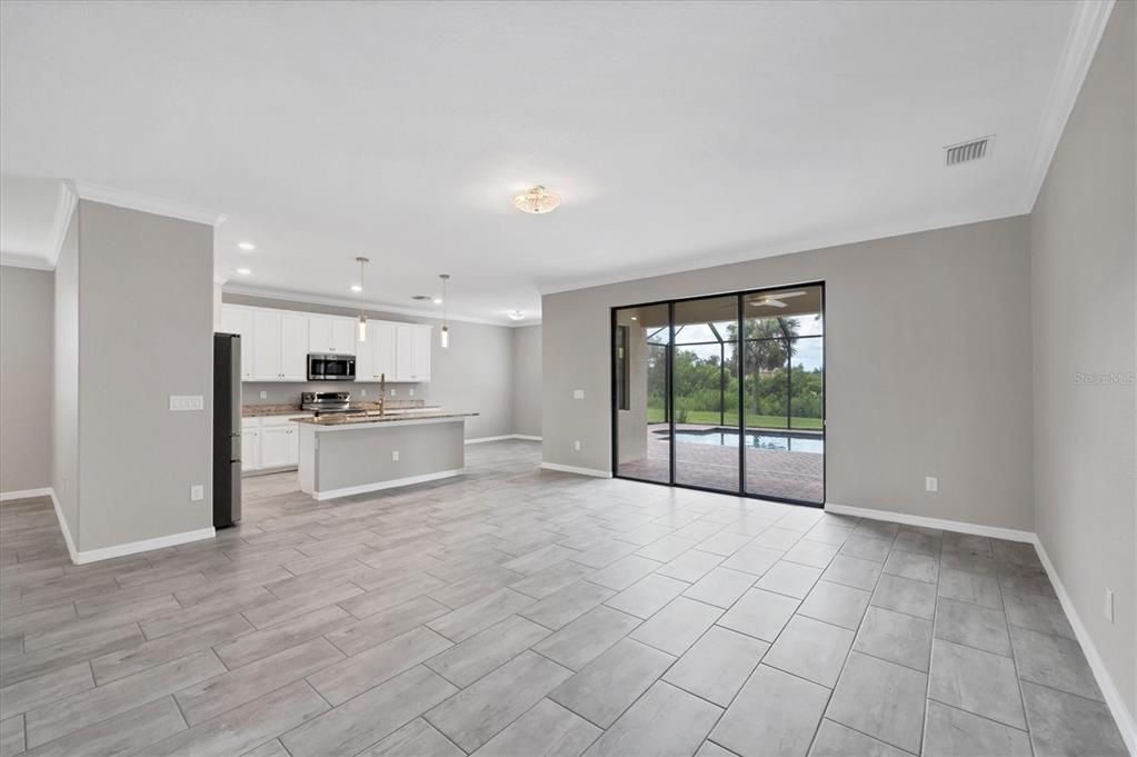 Под контрактом: $799,000 (6 спален, 4 ванн, 3905 Квадратных фут)