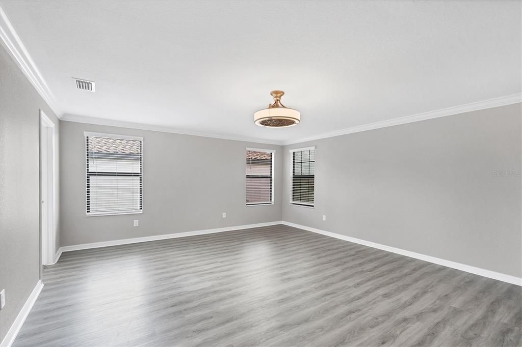 Под контрактом: $799,000 (6 спален, 4 ванн, 3905 Квадратных фут)