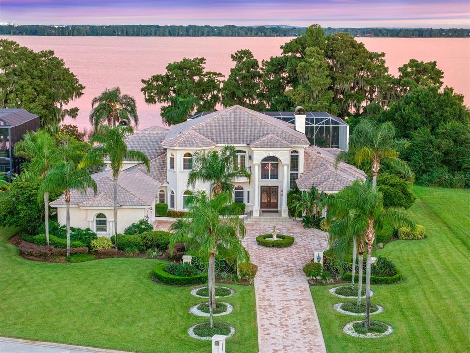 最近售出: $1,850,000 (4 贝兹, 5 浴室, 5986 平方英尺)