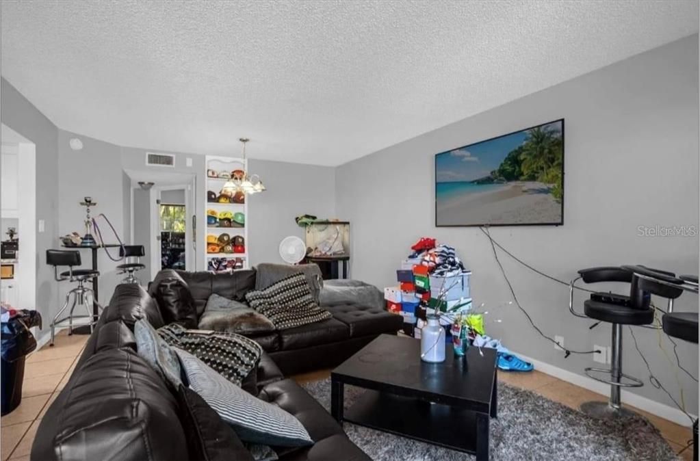 待售: $80,000 (2 贝兹, 1 浴室, 867 平方英尺)