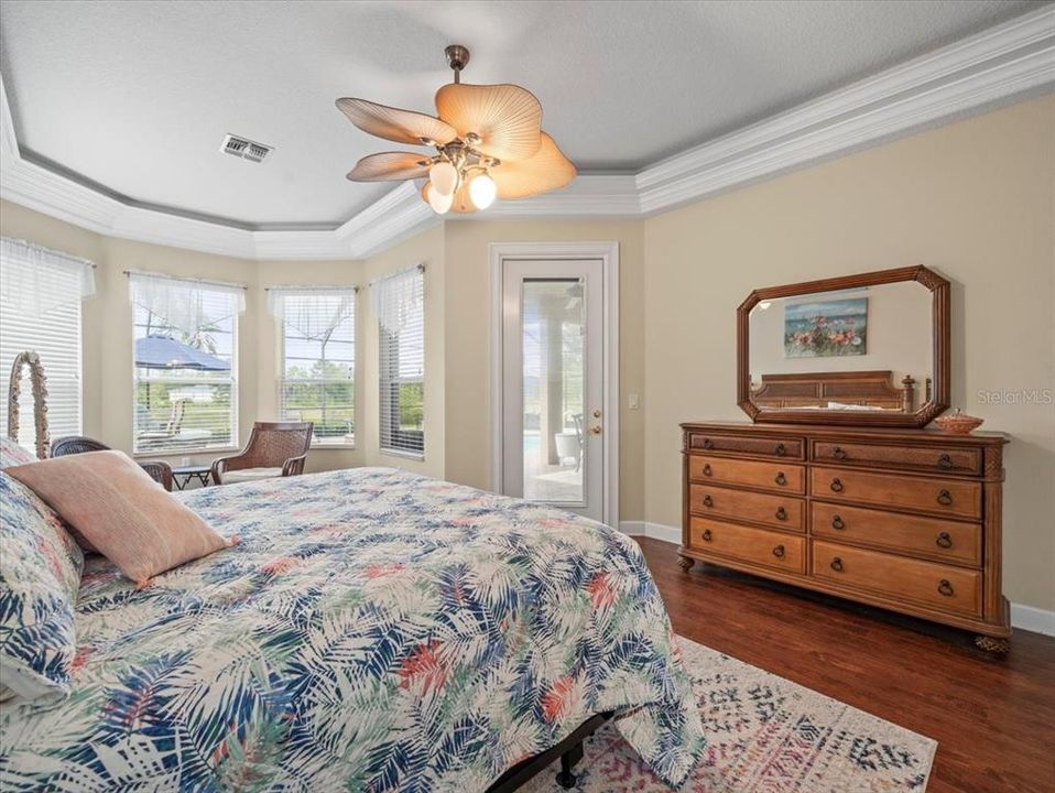 Под контрактом: $575,000 (3 спален, 3 ванн, 3141 Квадратных фут)