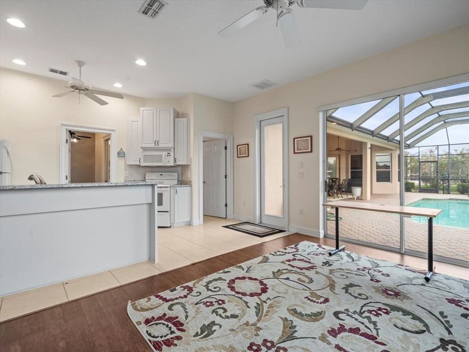 Под контрактом: $575,000 (3 спален, 3 ванн, 3141 Квадратных фут)