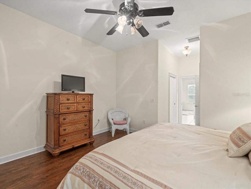 Под контрактом: $575,000 (3 спален, 3 ванн, 3141 Квадратных фут)