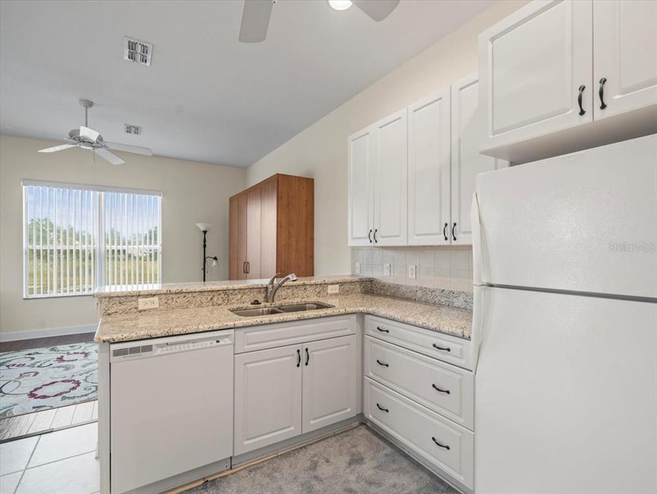 Под контрактом: $575,000 (3 спален, 3 ванн, 3141 Квадратных фут)