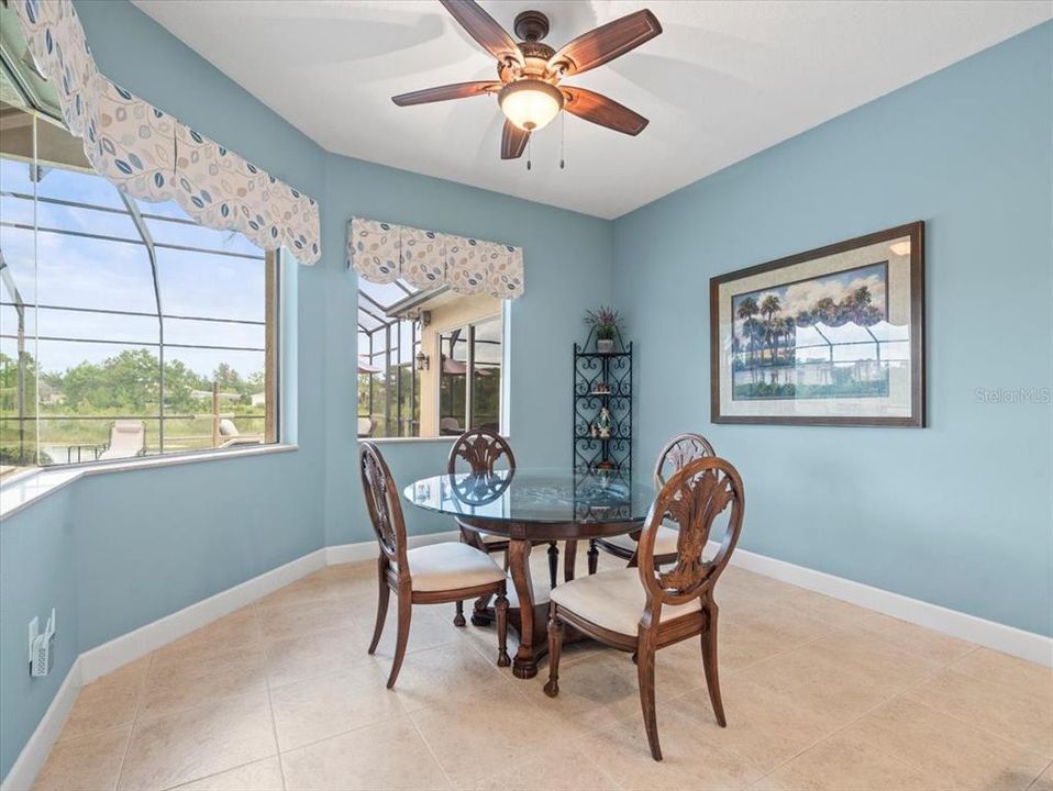 Под контрактом: $575,000 (3 спален, 3 ванн, 3141 Квадратных фут)