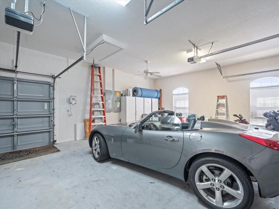 Под контрактом: $575,000 (3 спален, 3 ванн, 3141 Квадратных фут)