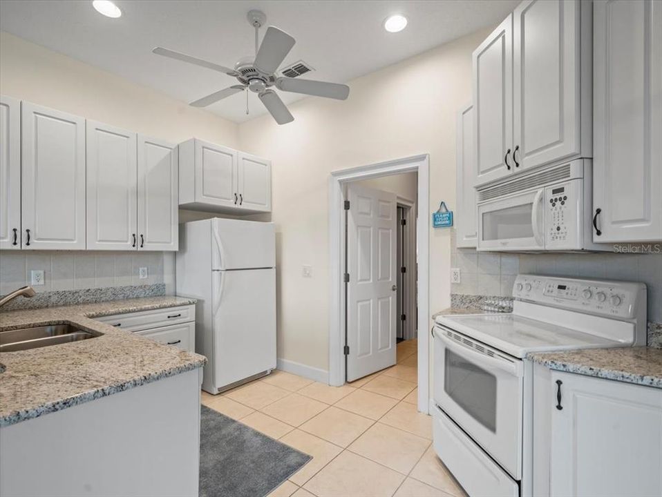 Под контрактом: $575,000 (3 спален, 3 ванн, 3141 Квадратных фут)