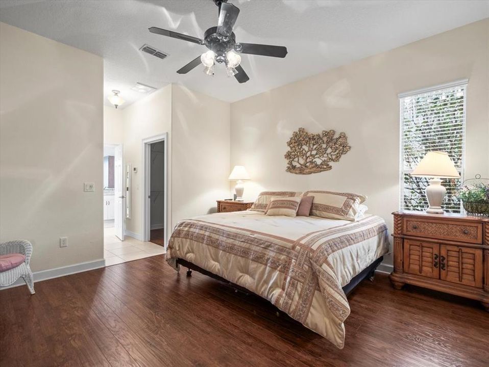 Под контрактом: $575,000 (3 спален, 3 ванн, 3141 Квадратных фут)