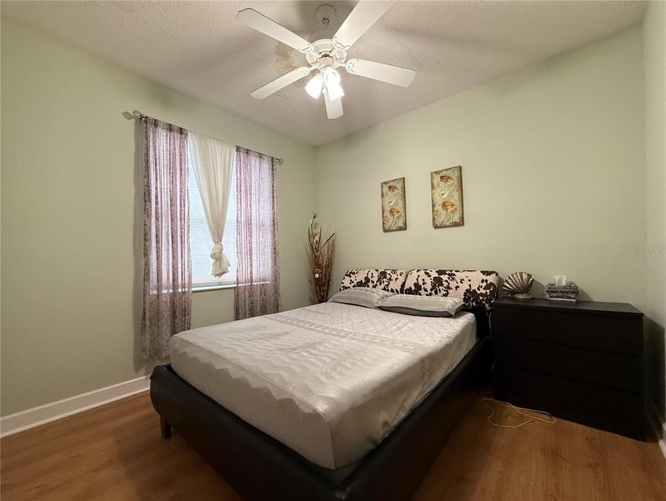 合同活跃: $665,000 (5 贝兹, 3 浴室, 2582 平方英尺)