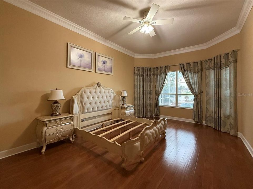 合同活跃: $665,000 (5 贝兹, 3 浴室, 2582 平方英尺)