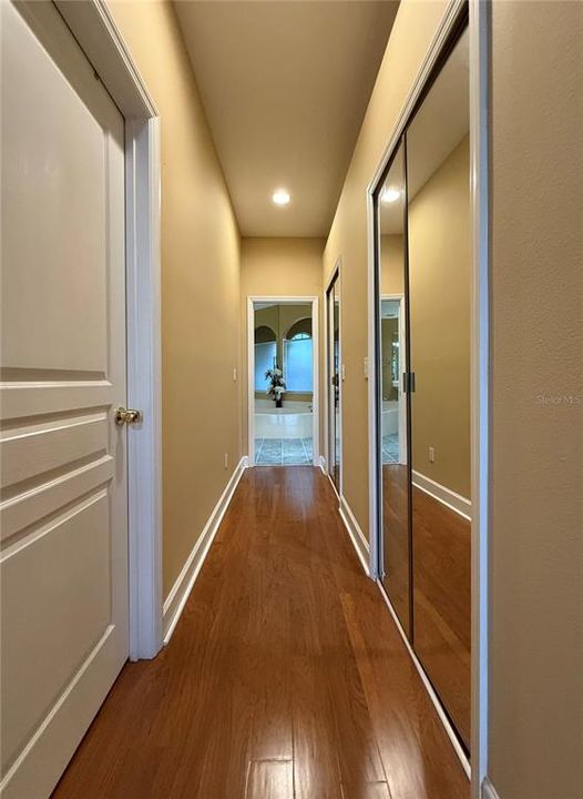 合同活跃: $665,000 (5 贝兹, 3 浴室, 2582 平方英尺)