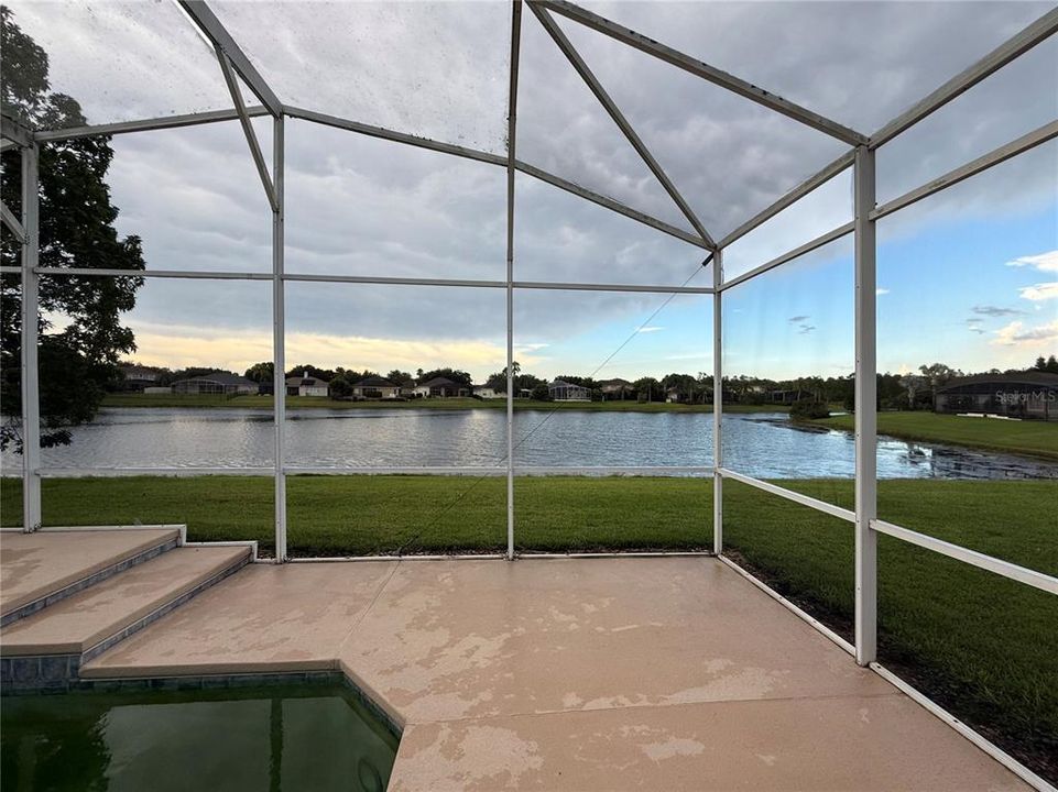 合同活跃: $665,000 (5 贝兹, 3 浴室, 2582 平方英尺)