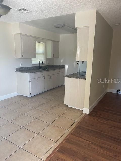 Под контрактом: $260,000 (3 спален, 2 ванн, 1072 Квадратных фут)