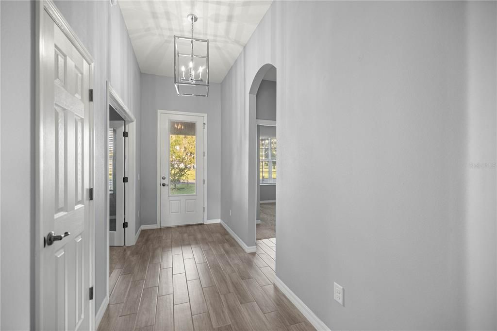 На продажу: $372,900 (4 спален, 2 ванн, 2183 Квадратных фут)