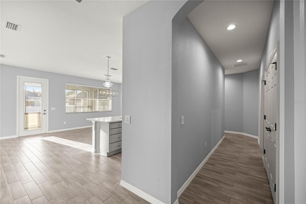 На продажу: $372,900 (4 спален, 2 ванн, 2183 Квадратных фут)