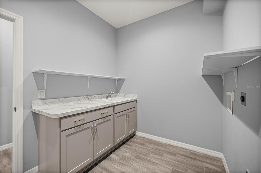 На продажу: $372,900 (4 спален, 2 ванн, 2183 Квадратных фут)