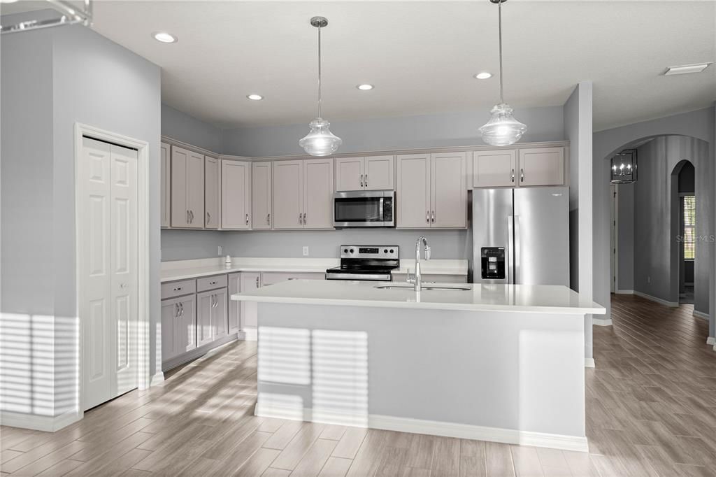 На продажу: $372,900 (4 спален, 2 ванн, 2183 Квадратных фут)