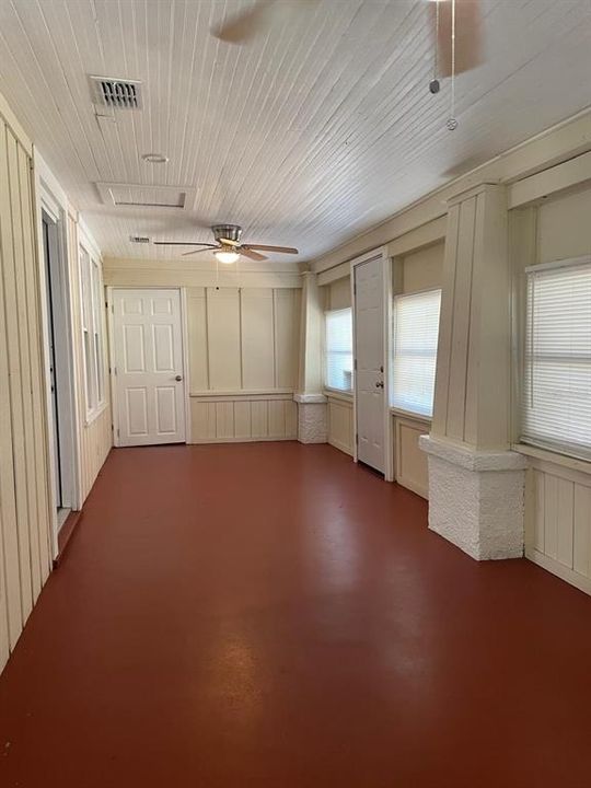 Active With Contract: $165,000 (3 beds, 2 baths, 1614 Square Feet)