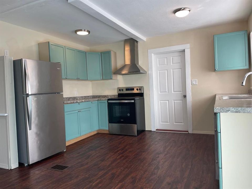 Active With Contract: $165,000 (3 beds, 2 baths, 1614 Square Feet)