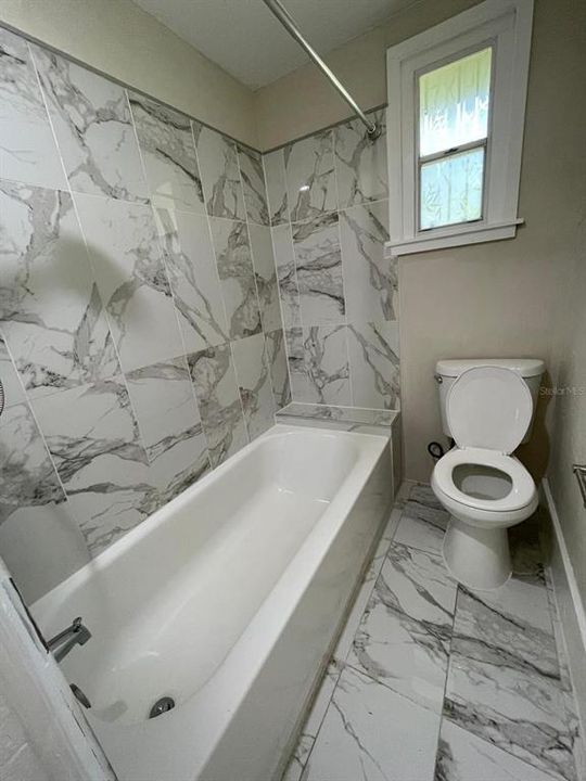 Active With Contract: $165,000 (3 beds, 2 baths, 1614 Square Feet)