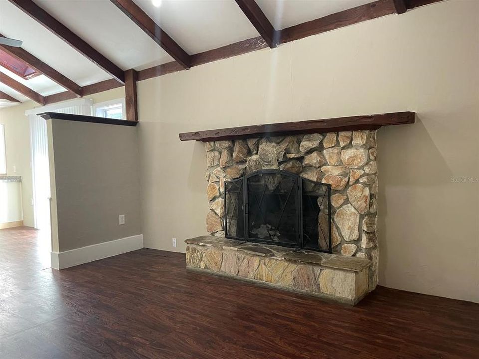 Active With Contract: $165,000 (3 beds, 2 baths, 1614 Square Feet)