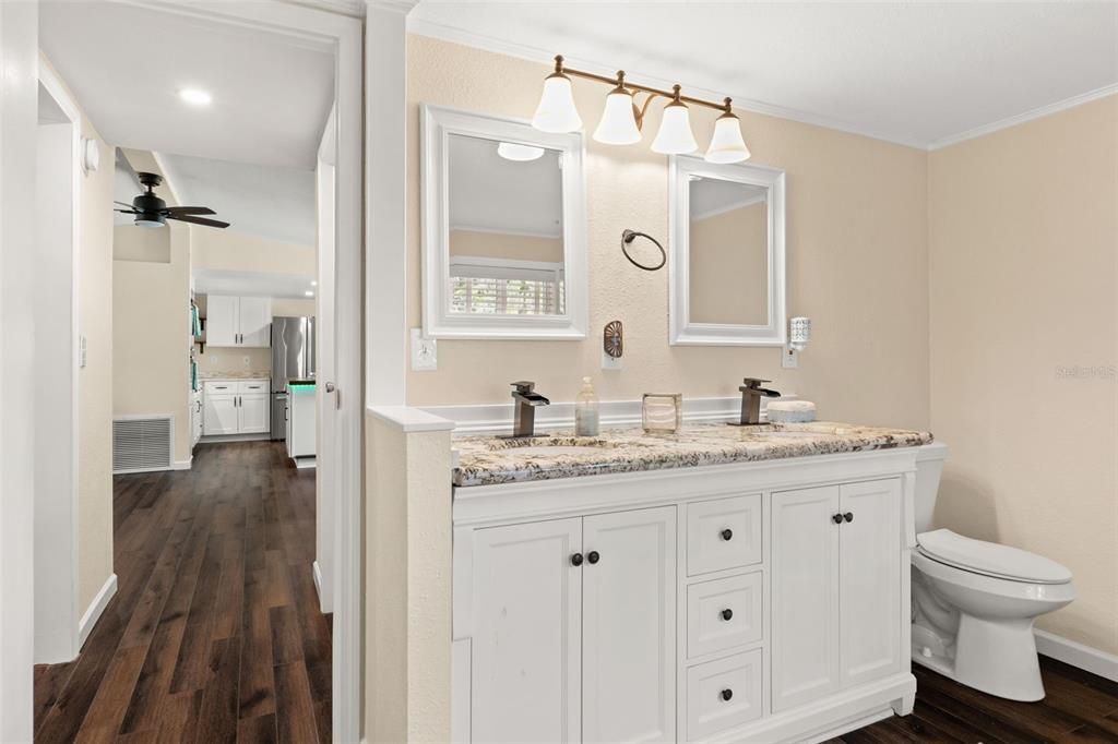 For Sale: $299,000 (2 beds, 2 baths, 1248 Square Feet)