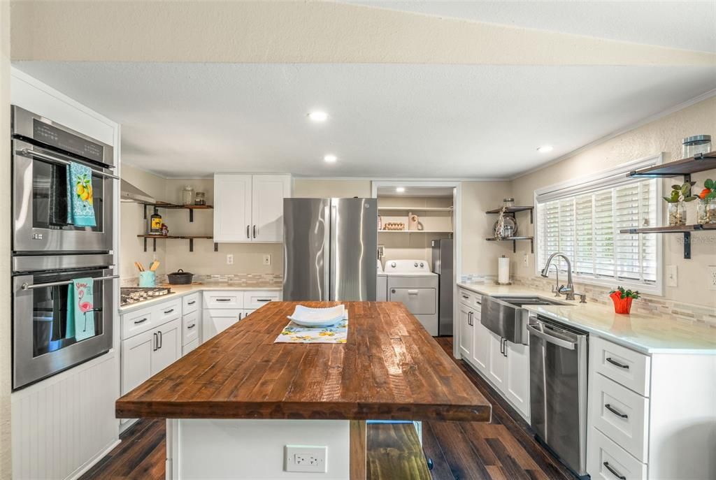 For Sale: $299,000 (2 beds, 2 baths, 1248 Square Feet)