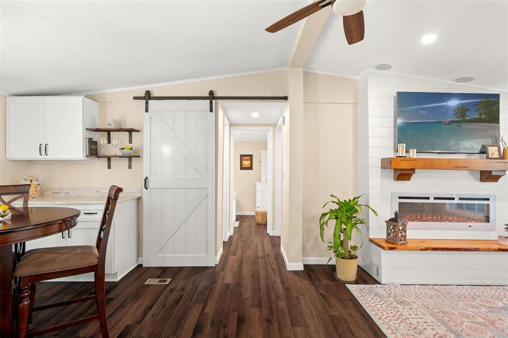 For Sale: $299,000 (2 beds, 2 baths, 1248 Square Feet)