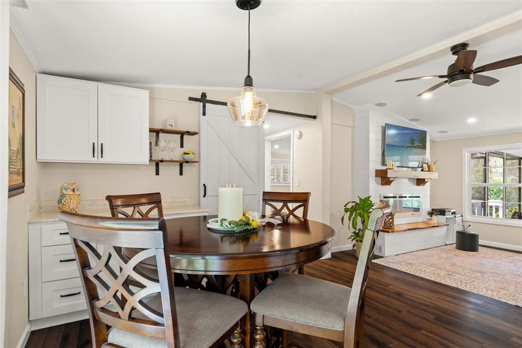 For Sale: $299,000 (2 beds, 2 baths, 1248 Square Feet)