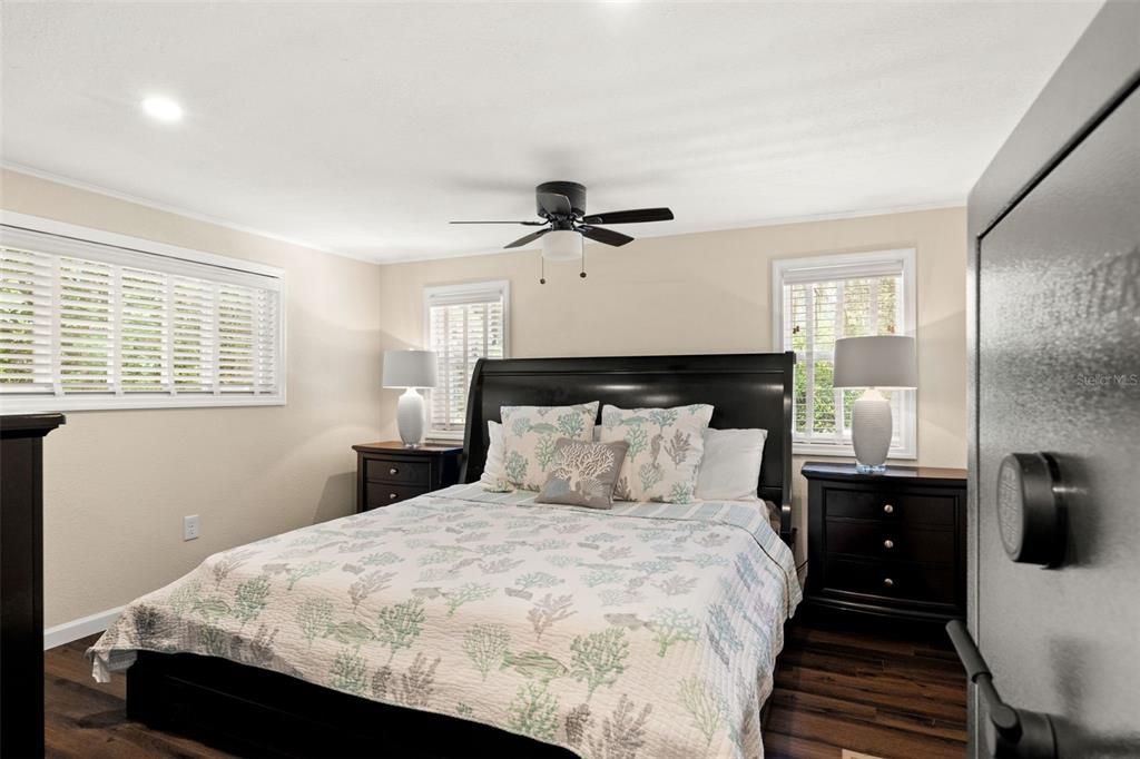 For Sale: $299,000 (2 beds, 2 baths, 1248 Square Feet)