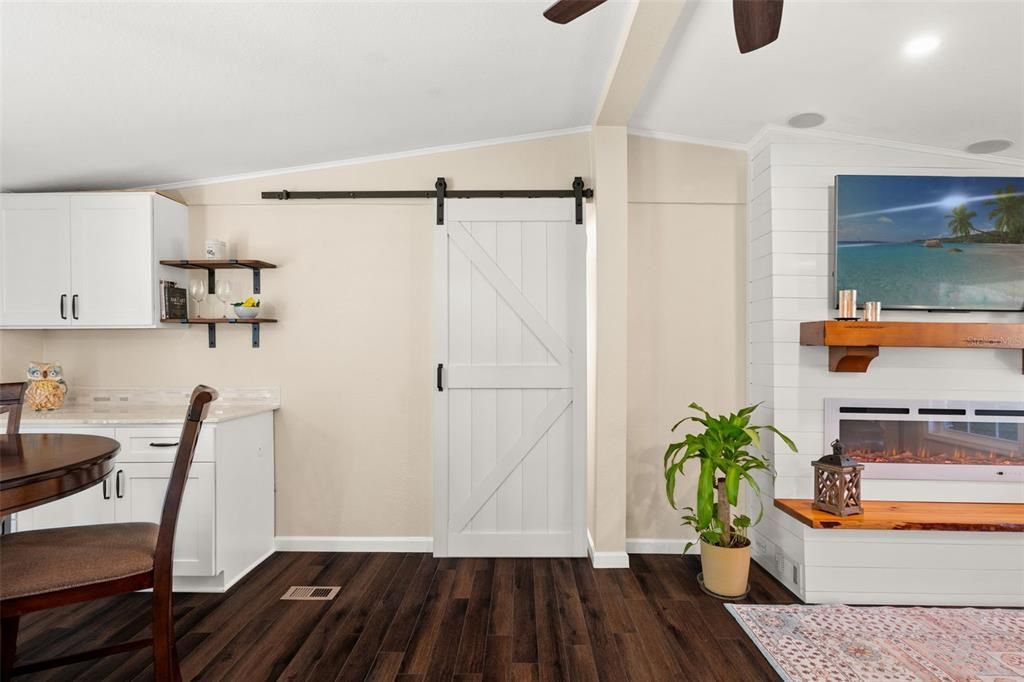 For Sale: $299,000 (2 beds, 2 baths, 1248 Square Feet)