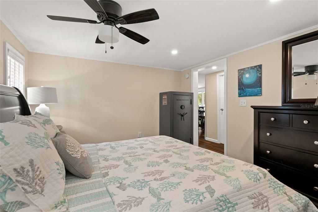 For Sale: $299,000 (2 beds, 2 baths, 1248 Square Feet)