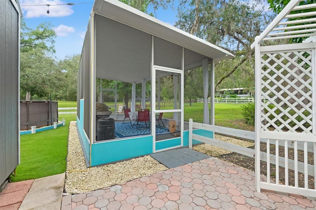 For Sale: $299,000 (2 beds, 2 baths, 1248 Square Feet)