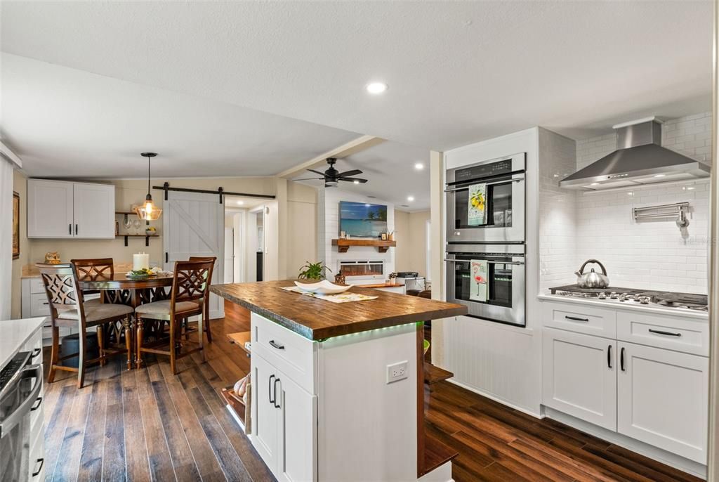 For Sale: $299,000 (2 beds, 2 baths, 1248 Square Feet)