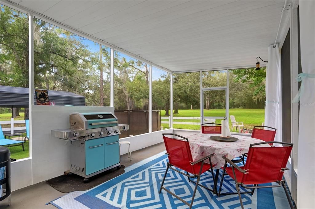 For Sale: $299,000 (2 beds, 2 baths, 1248 Square Feet)