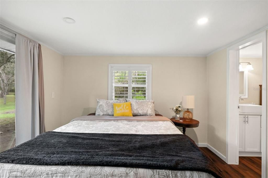 For Sale: $299,000 (2 beds, 2 baths, 1248 Square Feet)